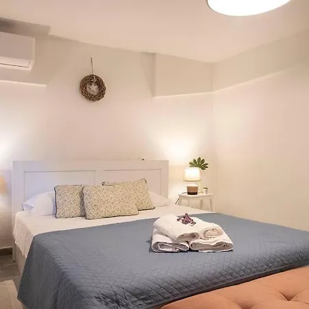 Alexandras Guesthouse Neos Panteleimonas Exterior photo