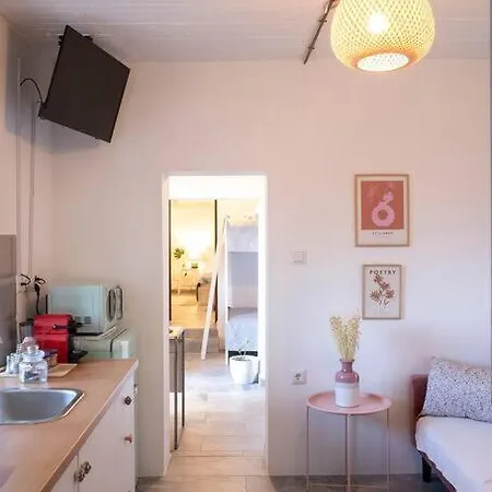 Alexandras Guesthouse Neos Panteleimonas Exterior photo
