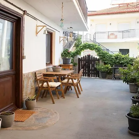 Alexandras Guesthouse Neos Panteleimonas Exterior photo
