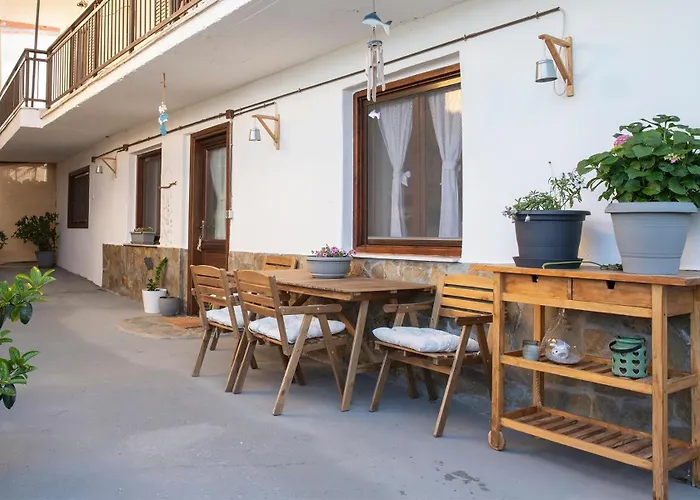 Alexandras Guesthouse